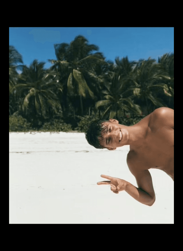 Beach_peekaboo ๐ด